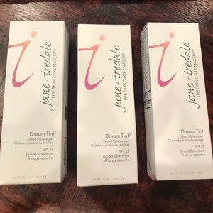 Makeup - Tinted Moisturizer